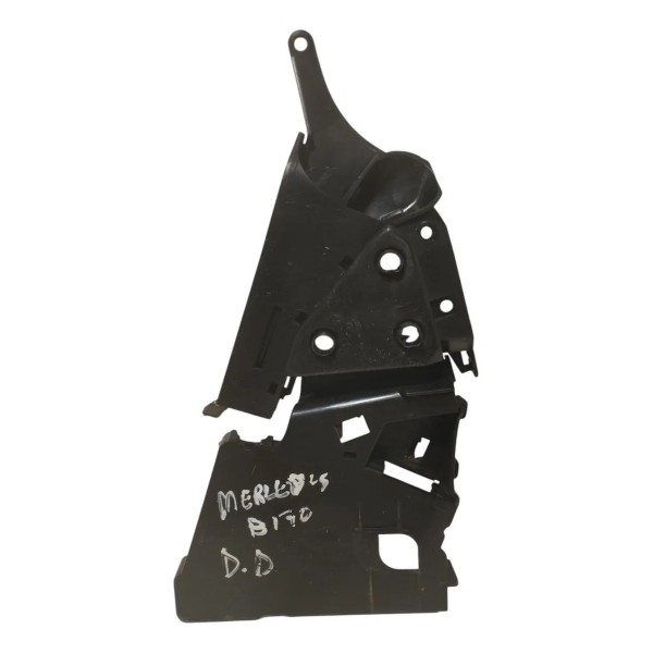 Suporte Fechadura Dianteiro Direito B170 B180 B200 (detalhe)