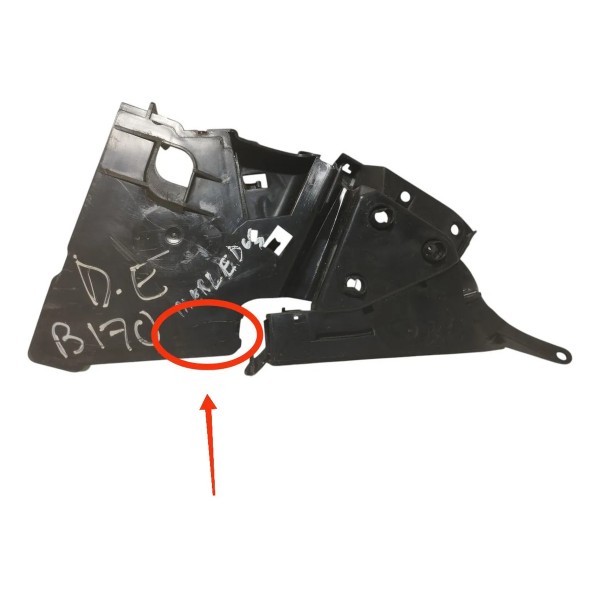Suporte Fechadura Dianteiro Esquerdo B170 B180 B200 Detalhe