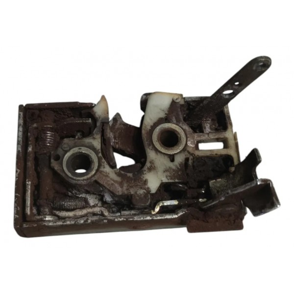 Fechadura Manual Dianteira Esquerda Vw Santana (detalhe)