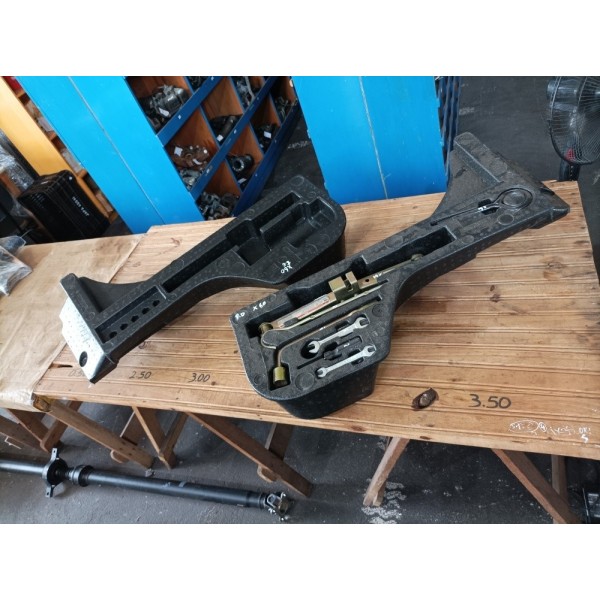 Isopor Porta Ferramentas Estepe Macaco Chave Roda Lifan X60